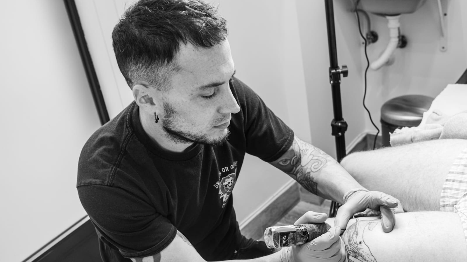 Javi tatuador en Retiro Tattoo Madrid
