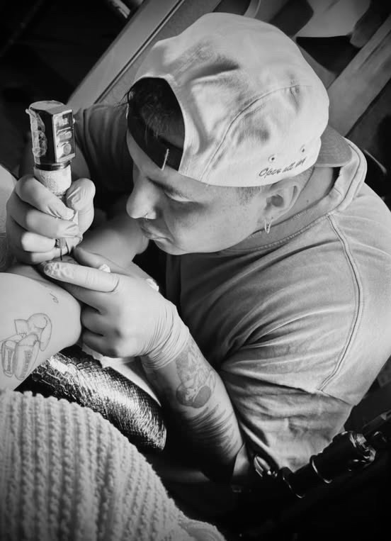 Jota tatuador en Retiro Tattoo Madrid