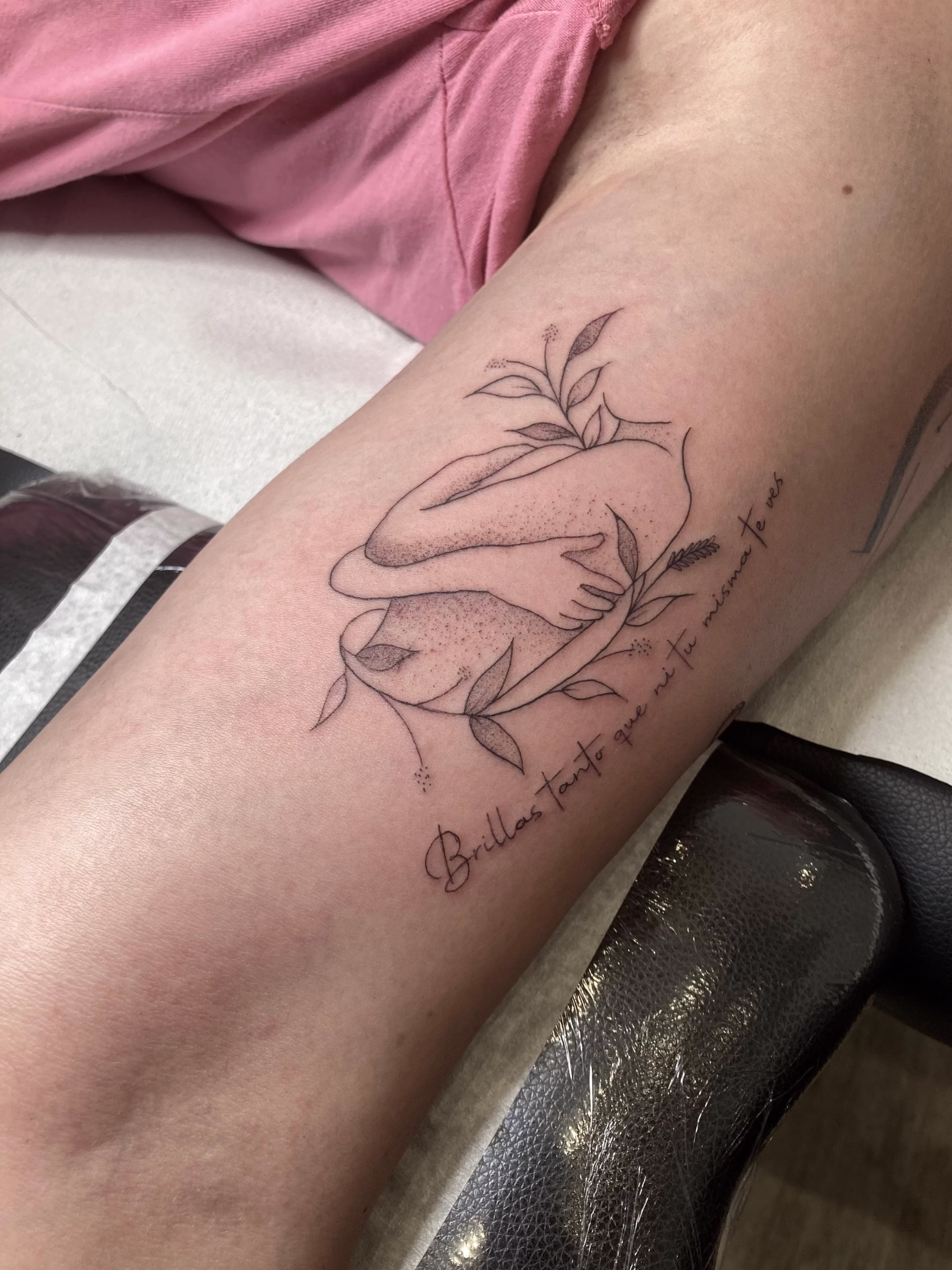 Tatuaje de línea fina realizado en Retiro Tattoo Madrid